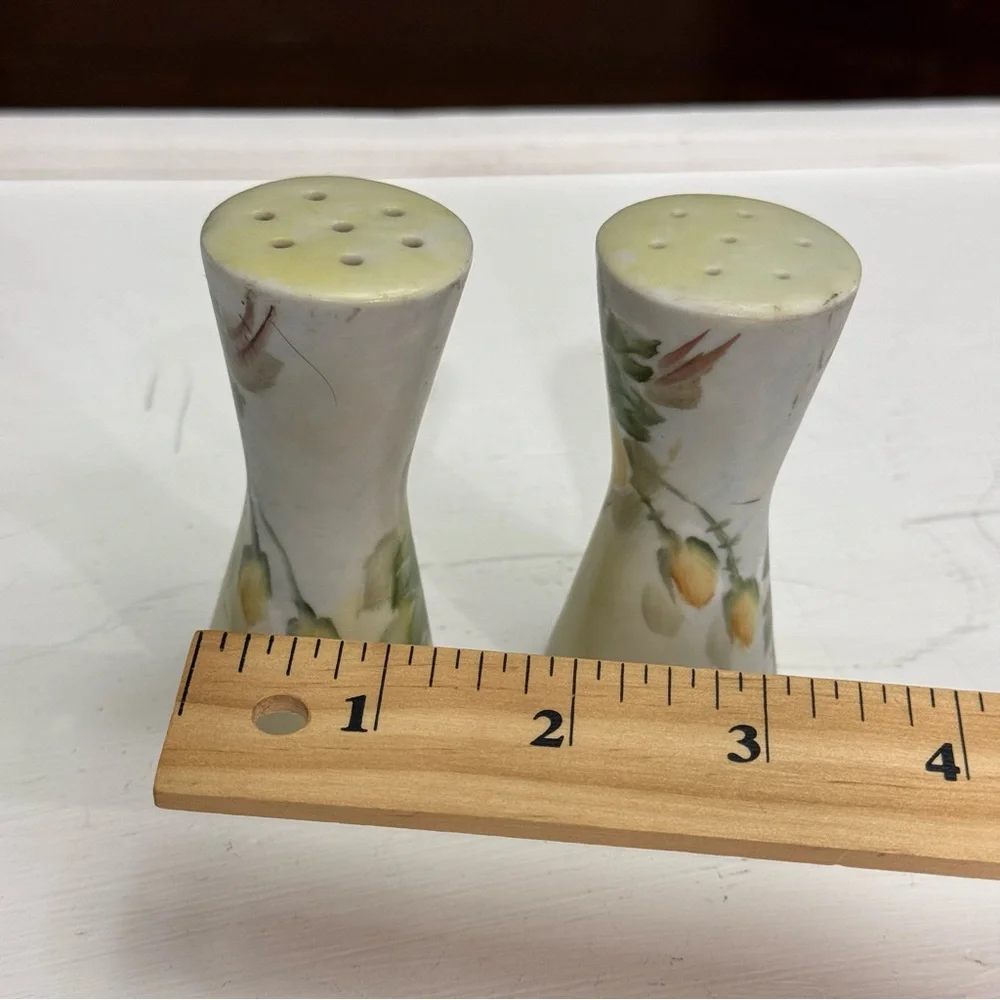 Vintage Karen Donleavy K.D. Signed Salt And Pepper Shaker Set Floral